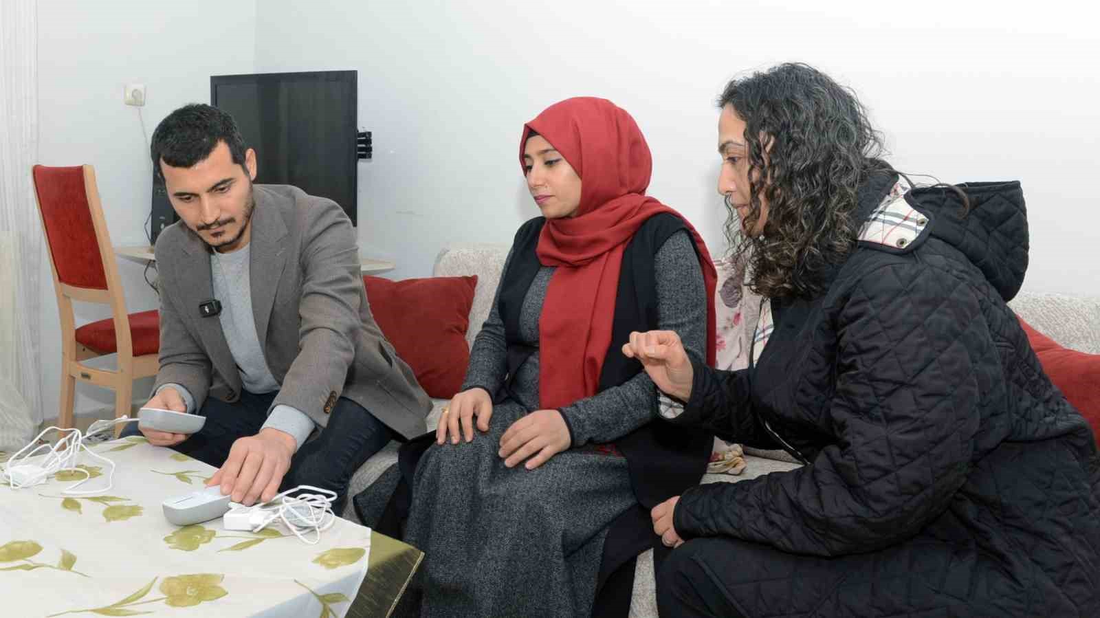 B&uuml;y&uuml;kşehrin desteği işitme engelli anne adayının y&uuml;z&uuml;n&uuml; g&uuml;ld&uuml;rd&uuml;
