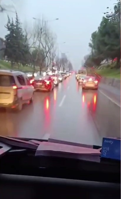 Bursa’da fermuar sistemi ile yolu böyle açtılar
