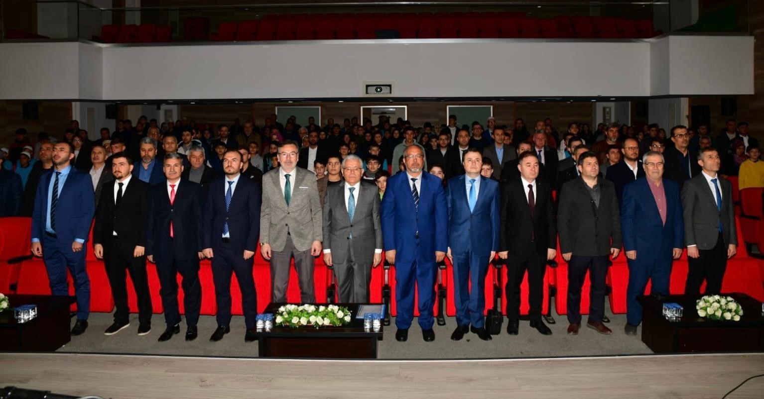 Manisa&rsquo;nın en g&uuml;zel Kur&rsquo;an-ı Kerim okuyanı Akhisar&rsquo;dan
