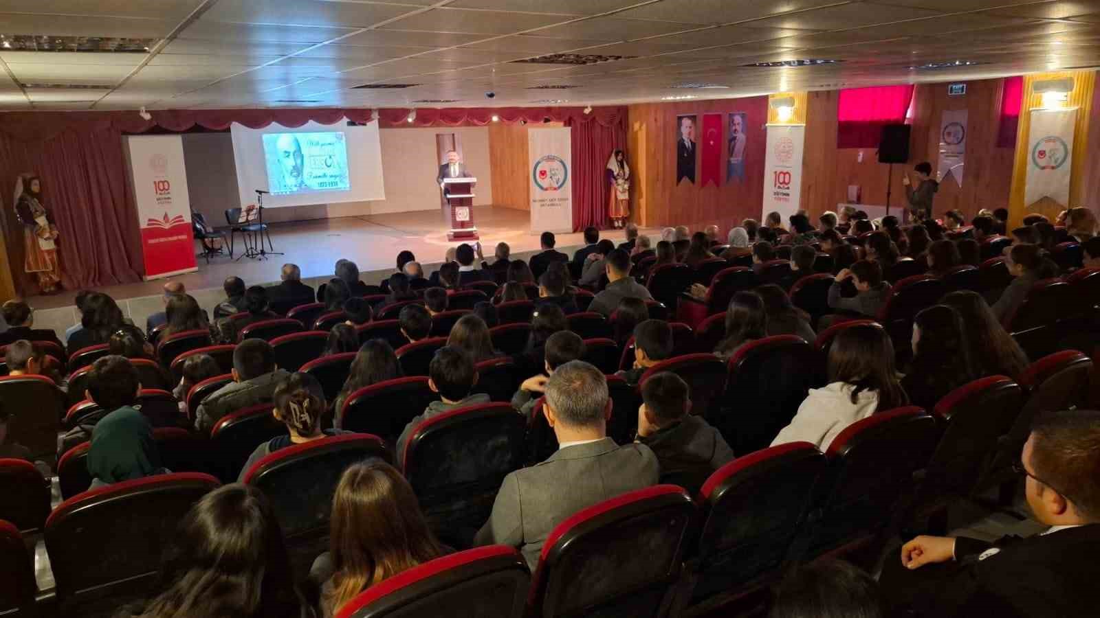 Mehmet Akif Ersoy vefatının 88. yıld&ouml;n&uuml;m&uuml;nde &Ccedil;orum&rsquo;da anıldı
