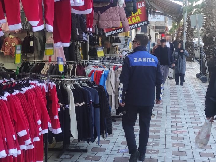 Turgutlu’da zabıta ve emniyetten kaldırım işgali denetimi
