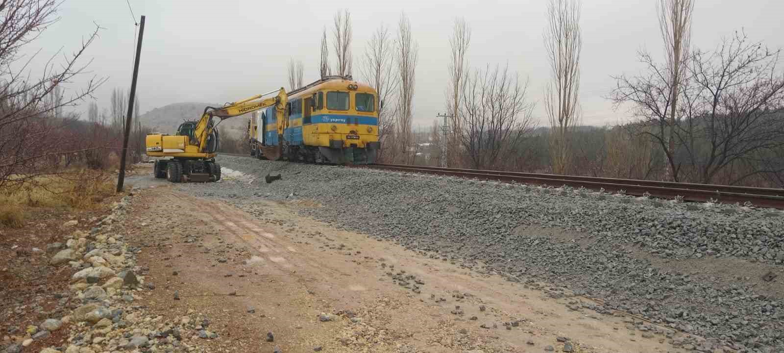 Malatya’da raylardan çıkan lokomotif paniğe neden oldu