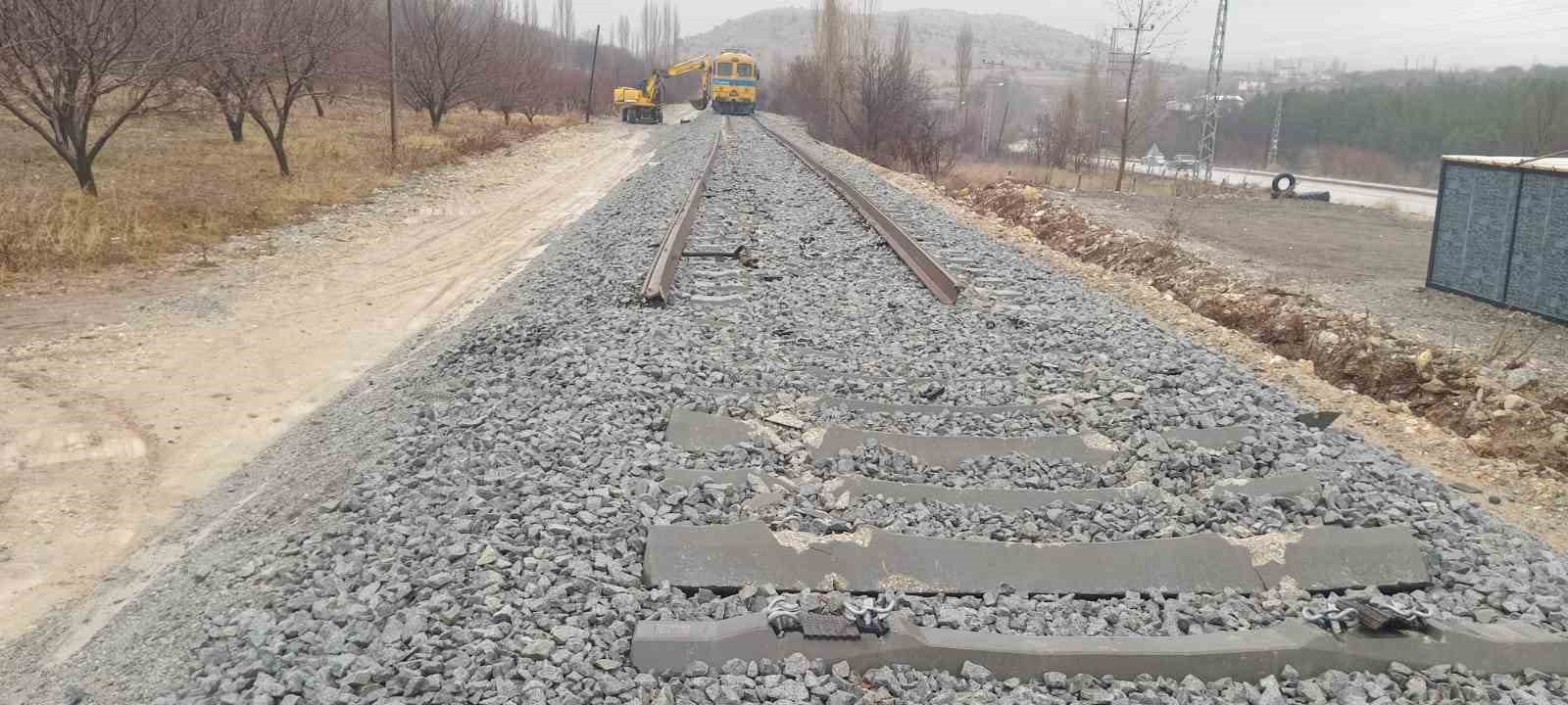 Malatya’da raylardan çıkan lokomotif paniğe neden oldu
