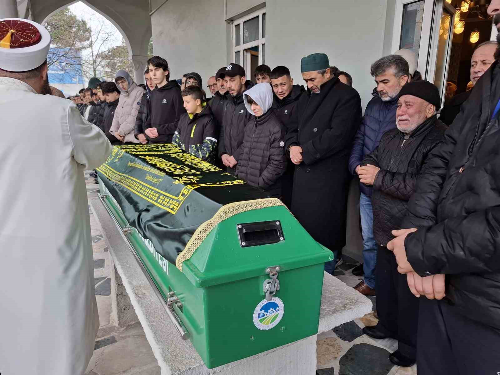 Antalya’da otomobilin çarptığı genç, memleketi Sakarya’da son yolculuğuna uğurlandı