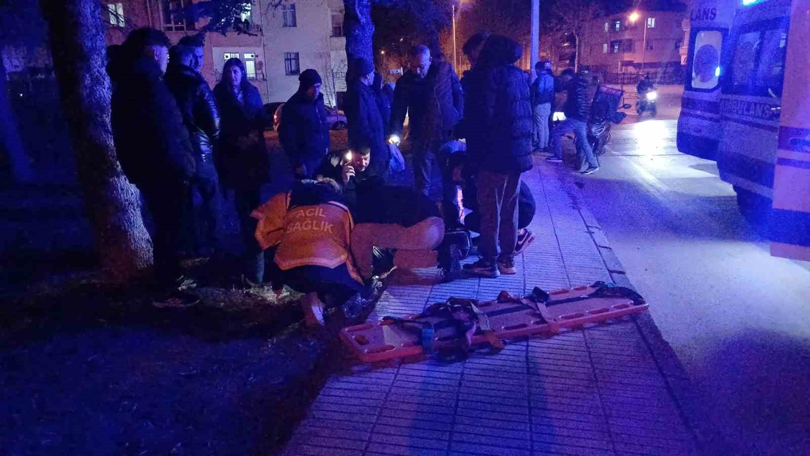 Çorum’da motosiklet ile hafif ticari araç çarpıştı: 2 yaralı