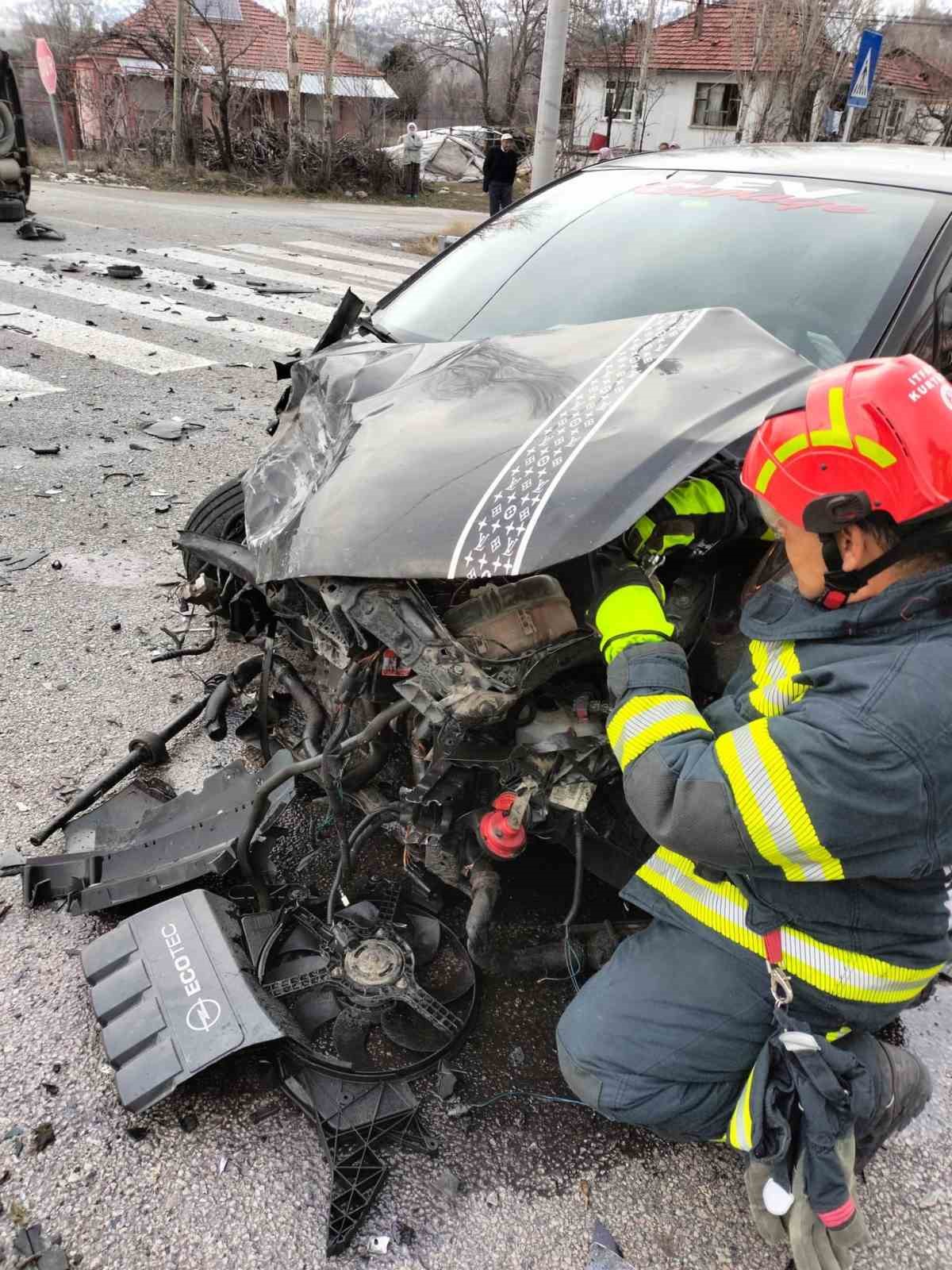 Denizli’de zincirleme trafik kazasında 3 kişi yaralandı
