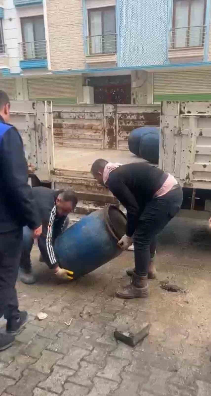Hijyen şartlarına uygun olmayan kilolarca salamura ürün imha edildi