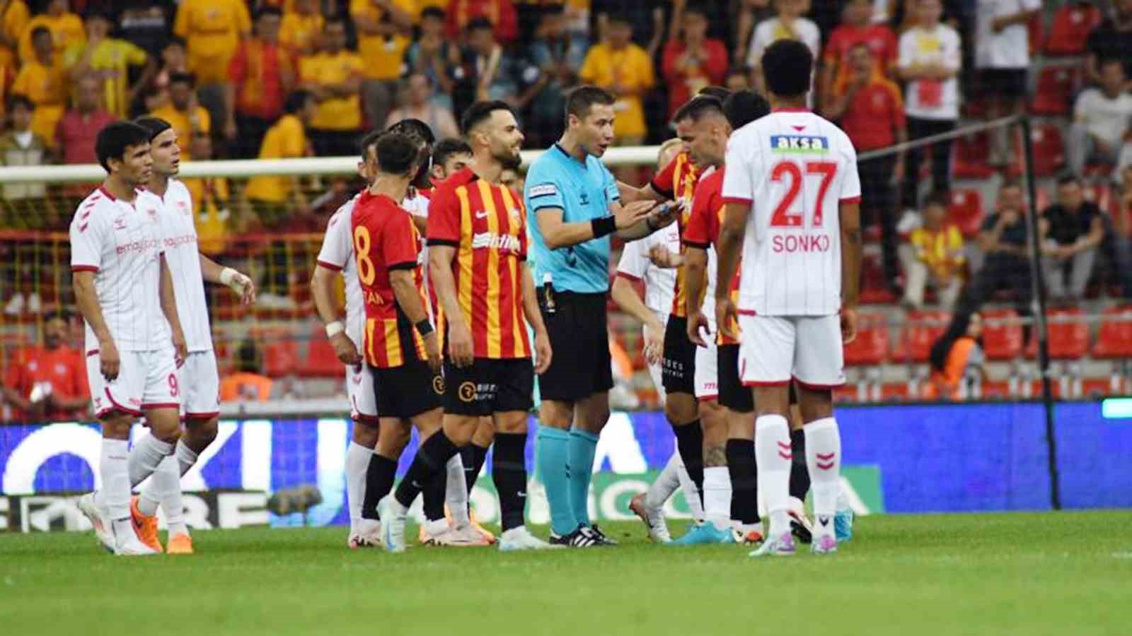 Kayserispor’un 16 maçında 12 hakem düdük çaldı
