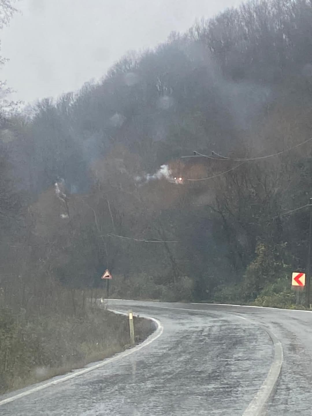 Kırklareli&rsquo;nde r&uuml;zgardan kopan elektrik telleri yangına neden oldu
