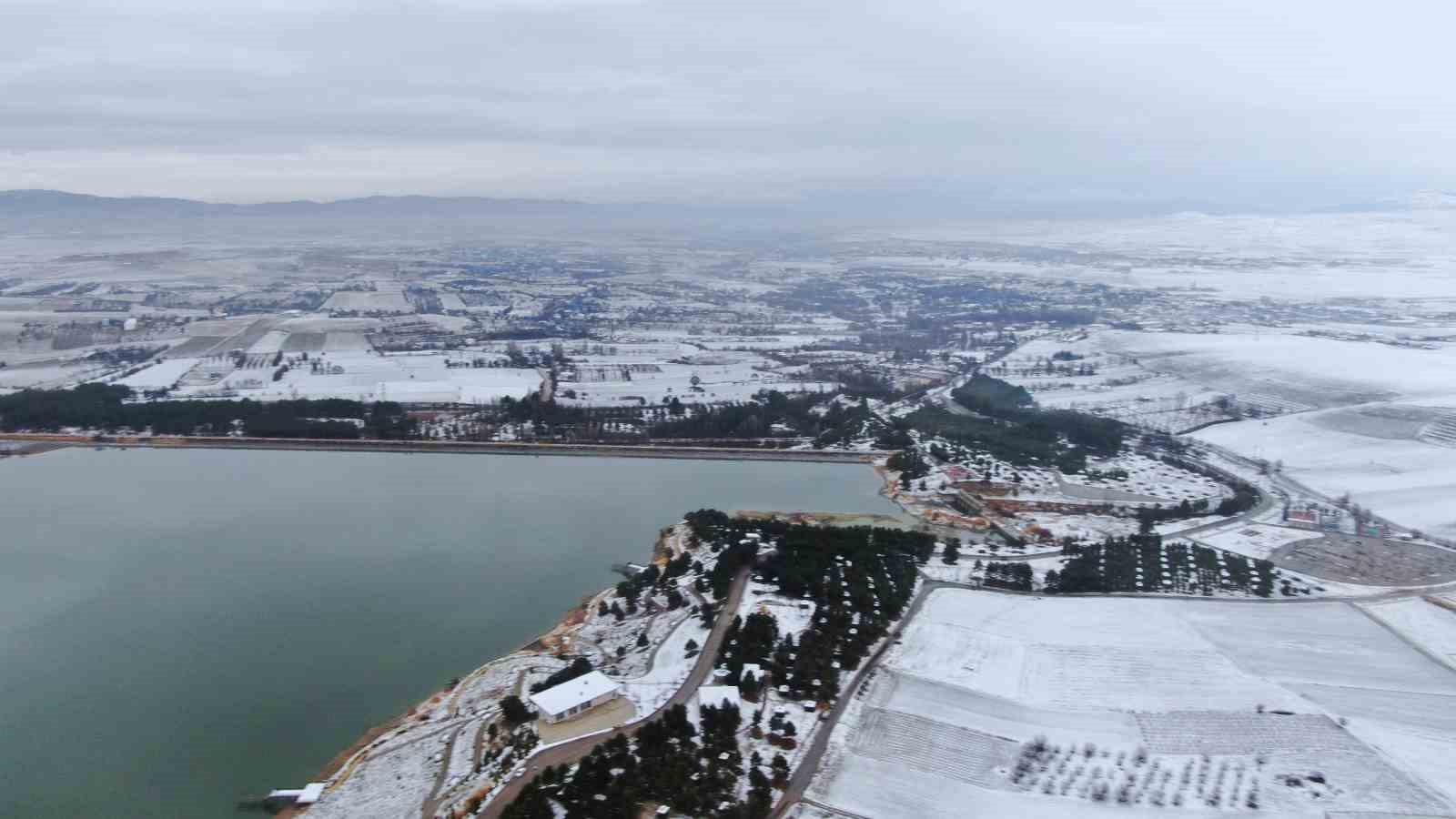 Cip Baraj Gölü’nde kışın mest eden güzelliği
