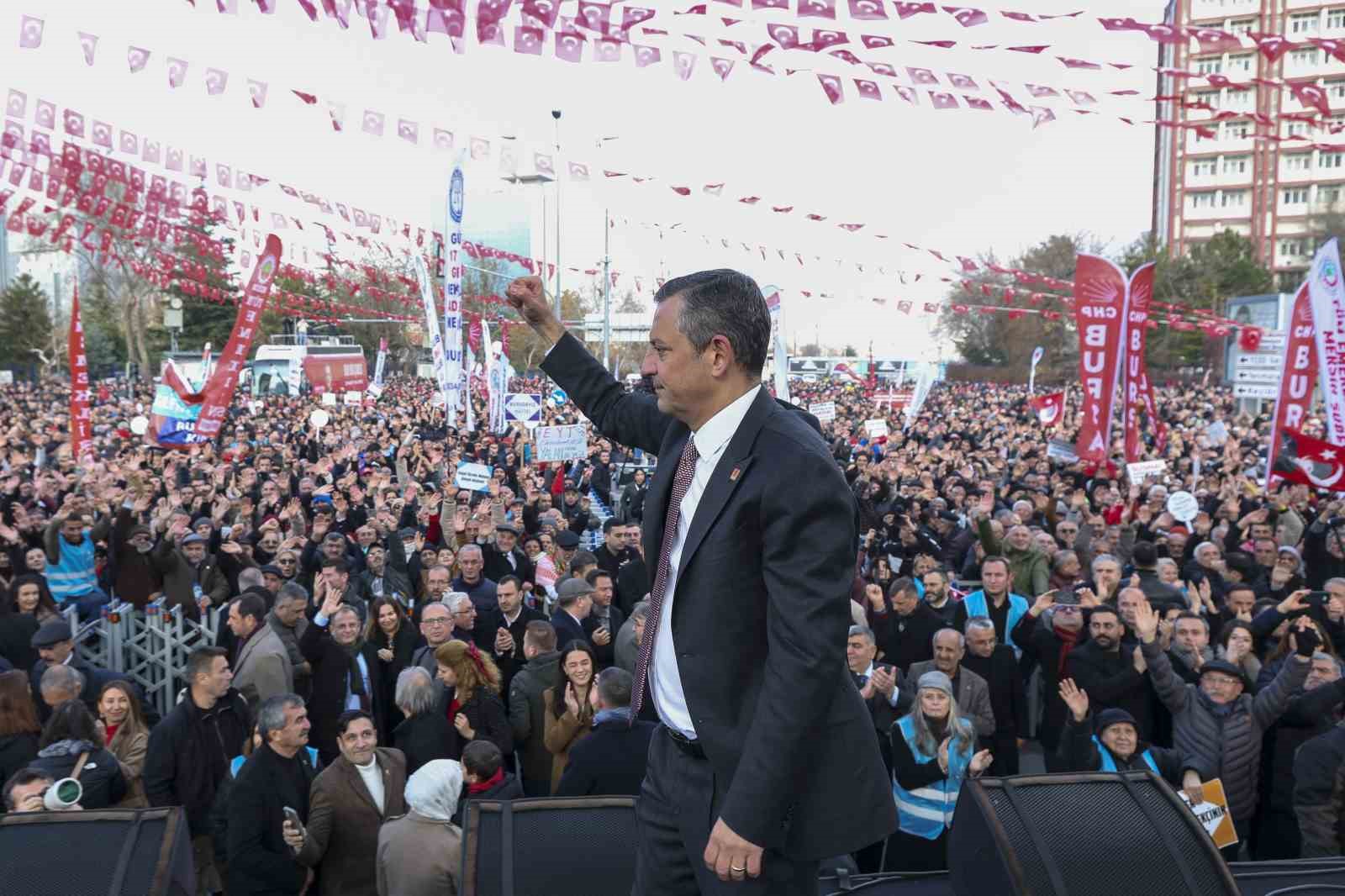 CHP Genel Başkanı Özel: “Yetkinin gerçek sahibine gitmenin, millete gitmenin zamanıdır”
