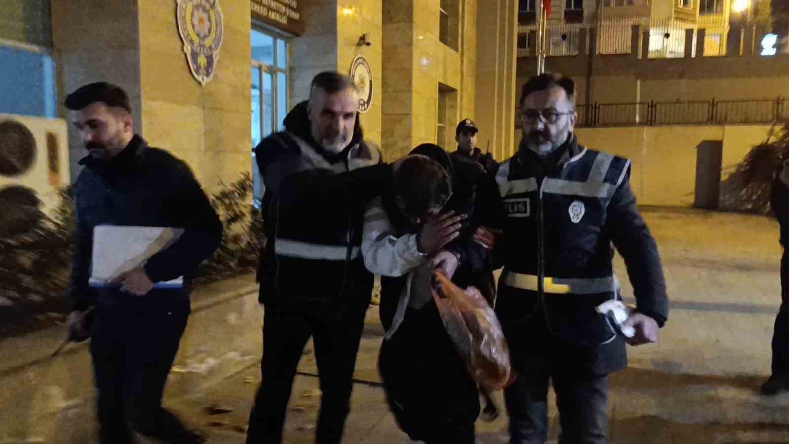 Amasya&rsquo;da aranan h&uuml;k&uuml;ml&uuml;, polisten ka&ccedil;maya &ccedil;alıştı
