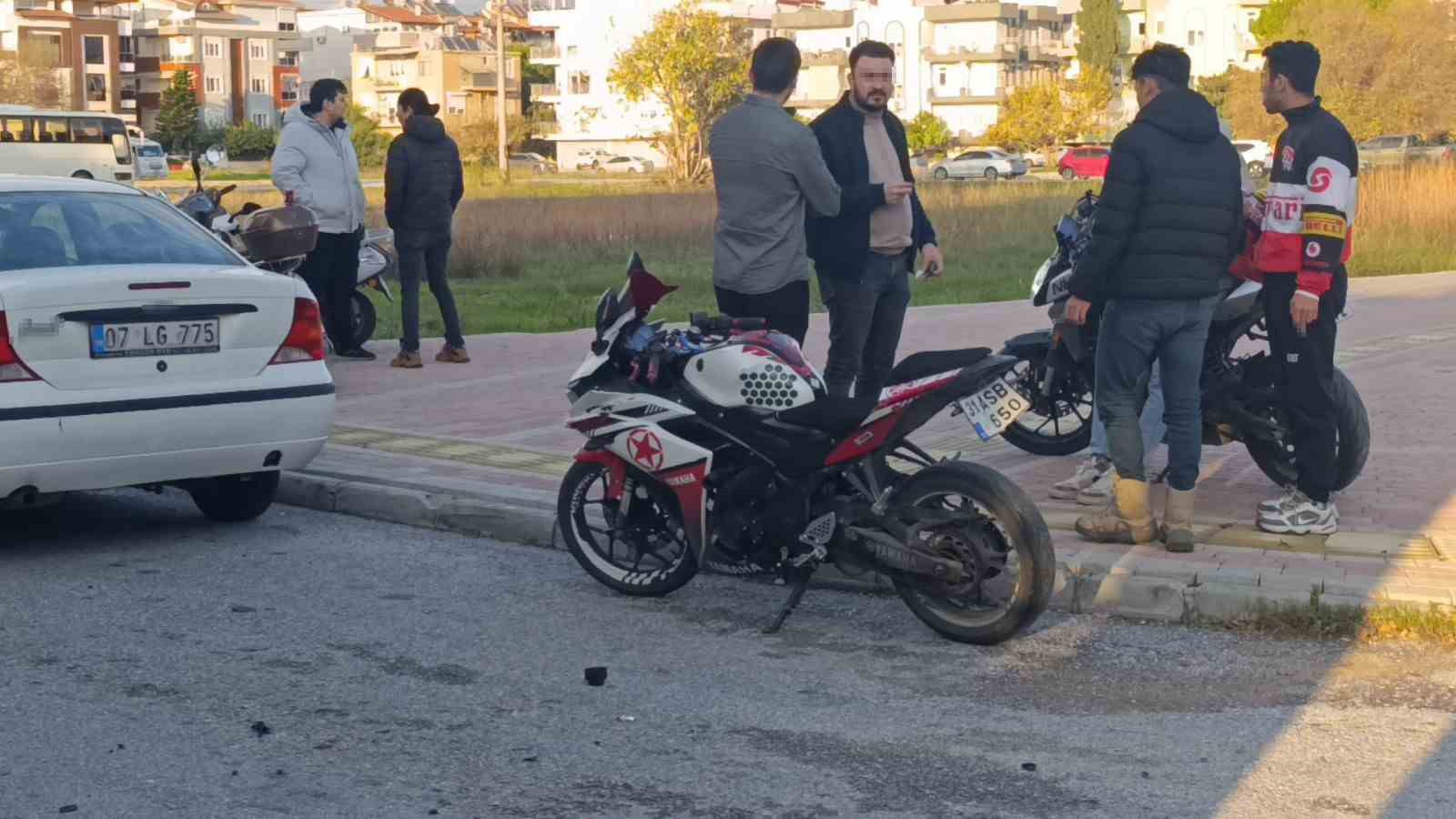 Hafif ticari araçla çarpışan motosikletin sürücüsü yaralandı
