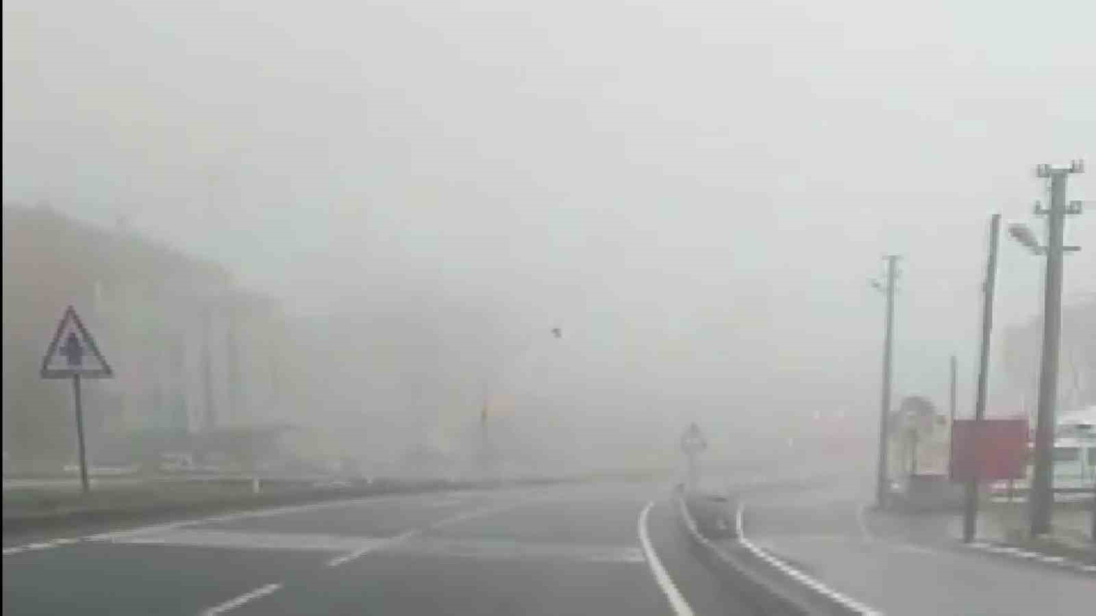 Denizli’de sis sürücülere zor anlar yaşatıyor