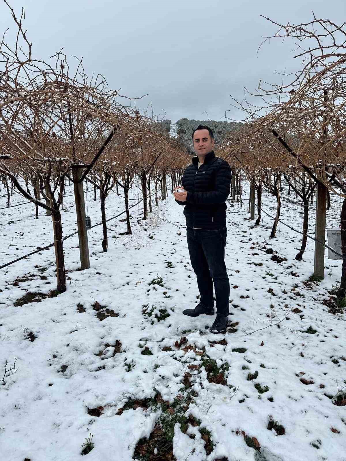 Kar yağışı &ccedil;ift&ccedil;ileri sevindirdi
