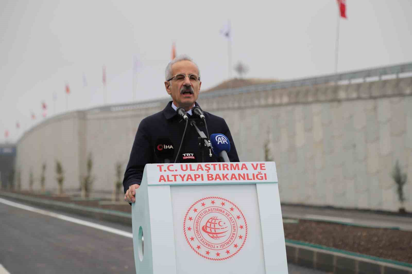 Ulaştırma ve Altyapı Bakanı Abdulkadir Uraloğlu: “Kahta-Siverek arası 25 dakikaya düşecek”