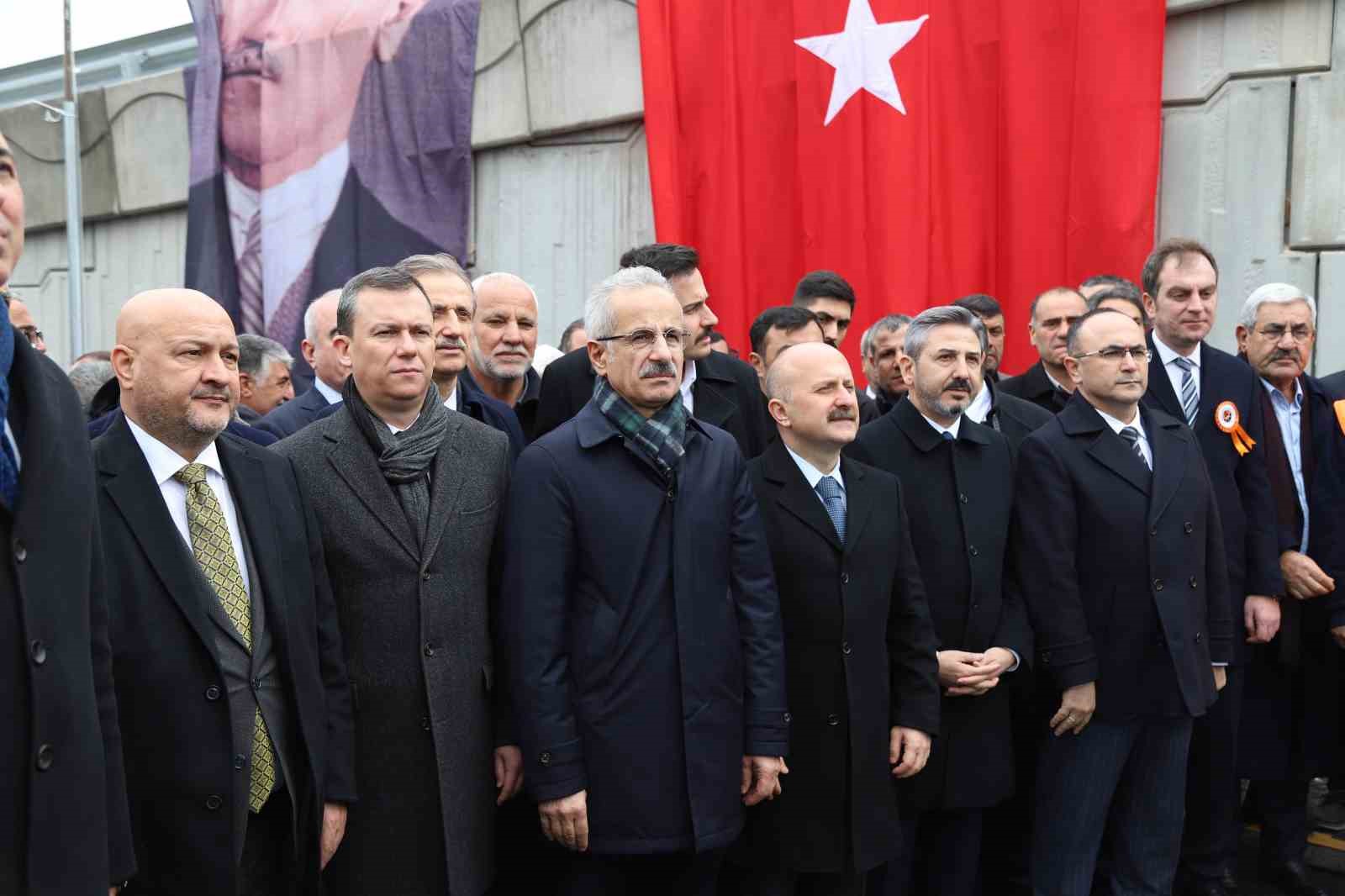 Ulaştırma ve Altyapı Bakanı Abdulkadir Uraloğlu: “Kahta-Siverek arası 25 dakikaya düşecek”
