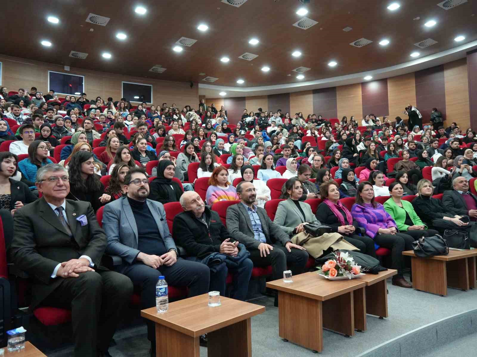 Şehir hayatını bırakıp köye yerleşen çift deneyimlerini üniversite öğrencilerine anlattı
