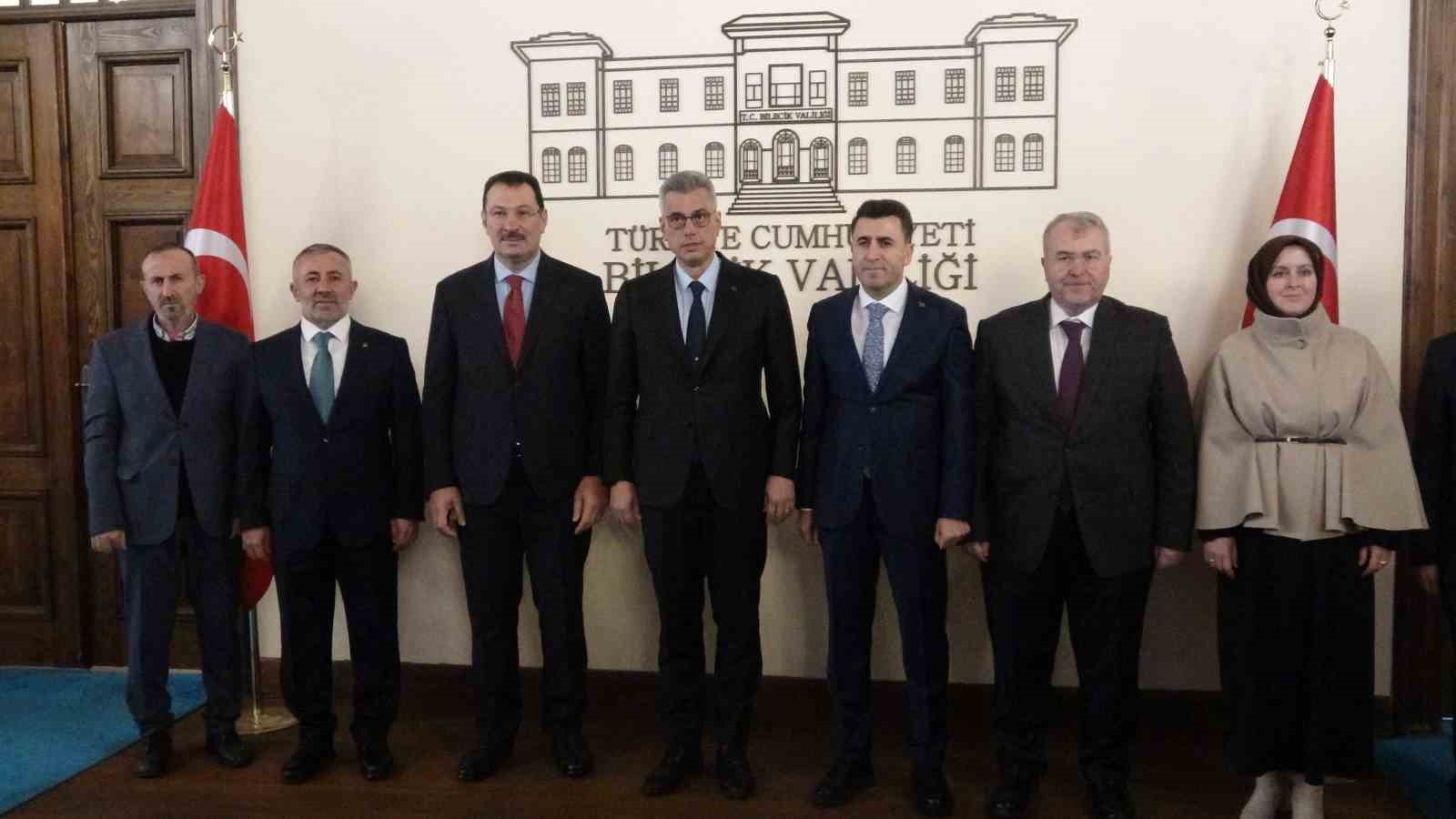 Sağlık Bakanı Prof. Dr. Kemal Memişoğlu, Bilecik&rsquo;te fidan dikti
