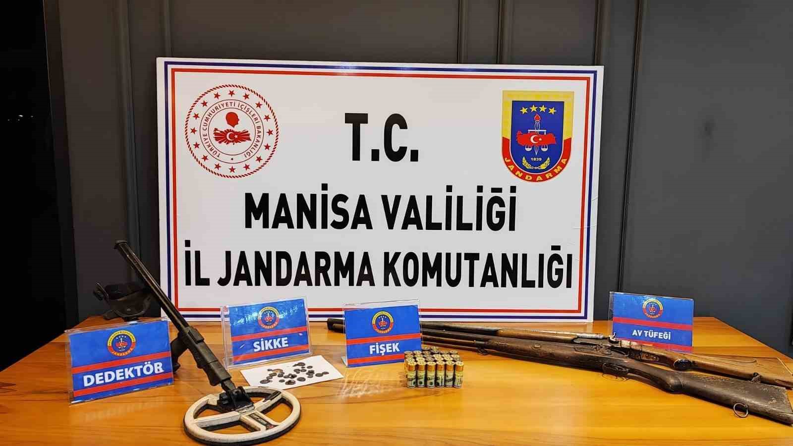 Manisa’da Doğu Roma dönemine ait 23 sikke ele geçirildi