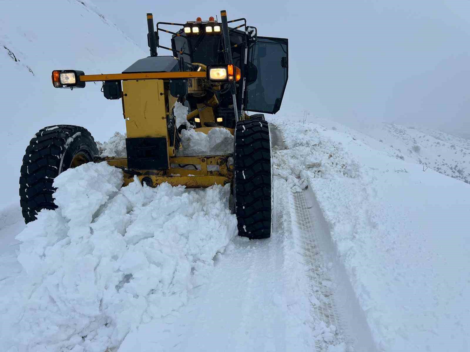 Elazığ’da 41 köy yolunu açma çalışması sürüyor