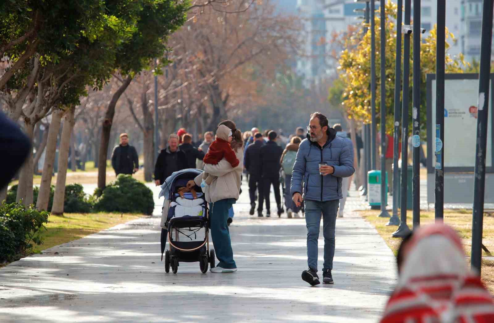 Yağmur bulutlarının arasındaki ışık hüzmesi hayran bıraktı
