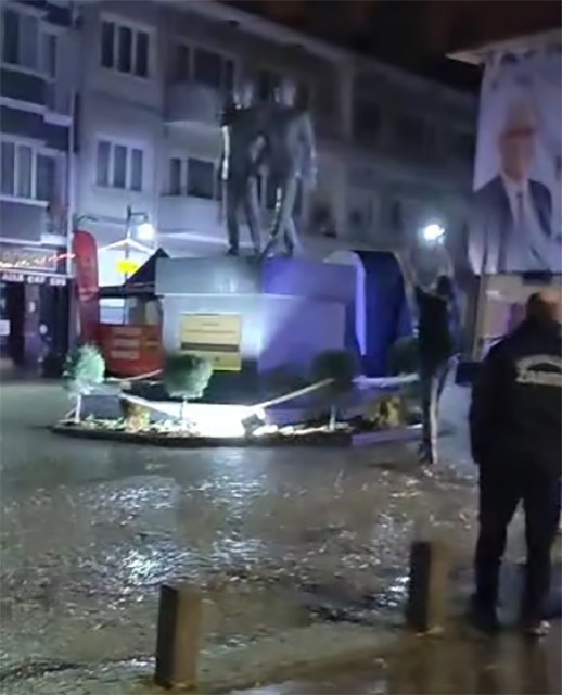 Odunpazarı&rsquo;nda Yeni Yıl Pazarı&rsquo;nda tezgahlara saldıran şahıs tutuklandı 