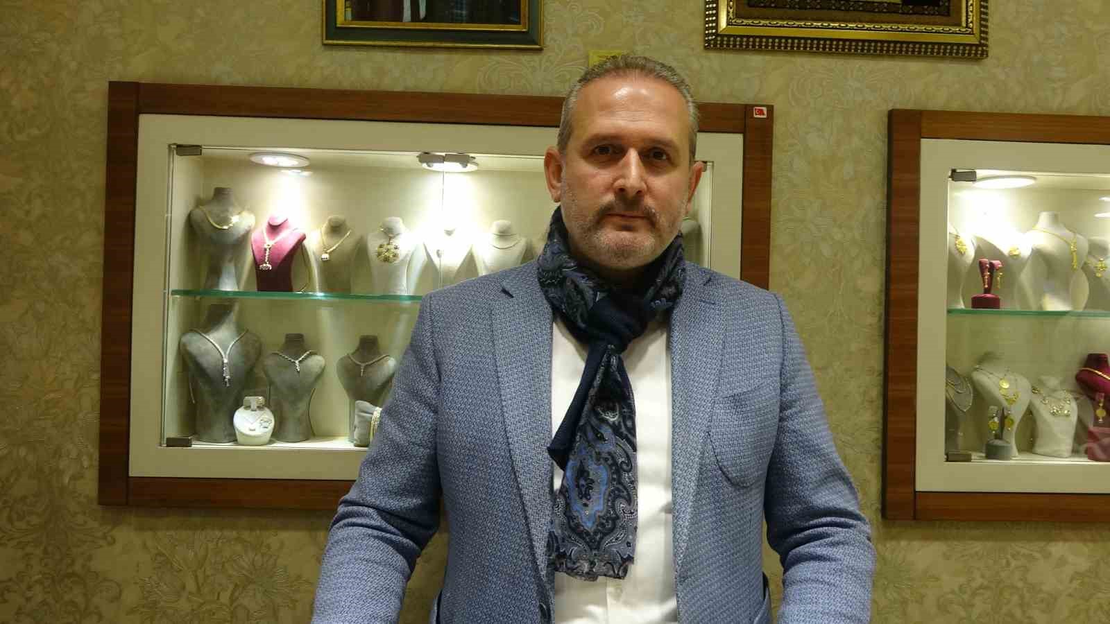 "Altın yatırımcıyı g&uuml;ld&uuml;rd&uuml;, kuyumcuyu &uuml;zd&uuml;"
