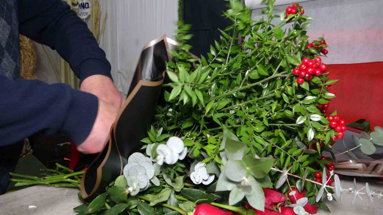 Konya&rsquo;da &ccedil;i&ccedil;ek&ccedil;ilerde &rsquo;kokina&rsquo; hazırlığı
