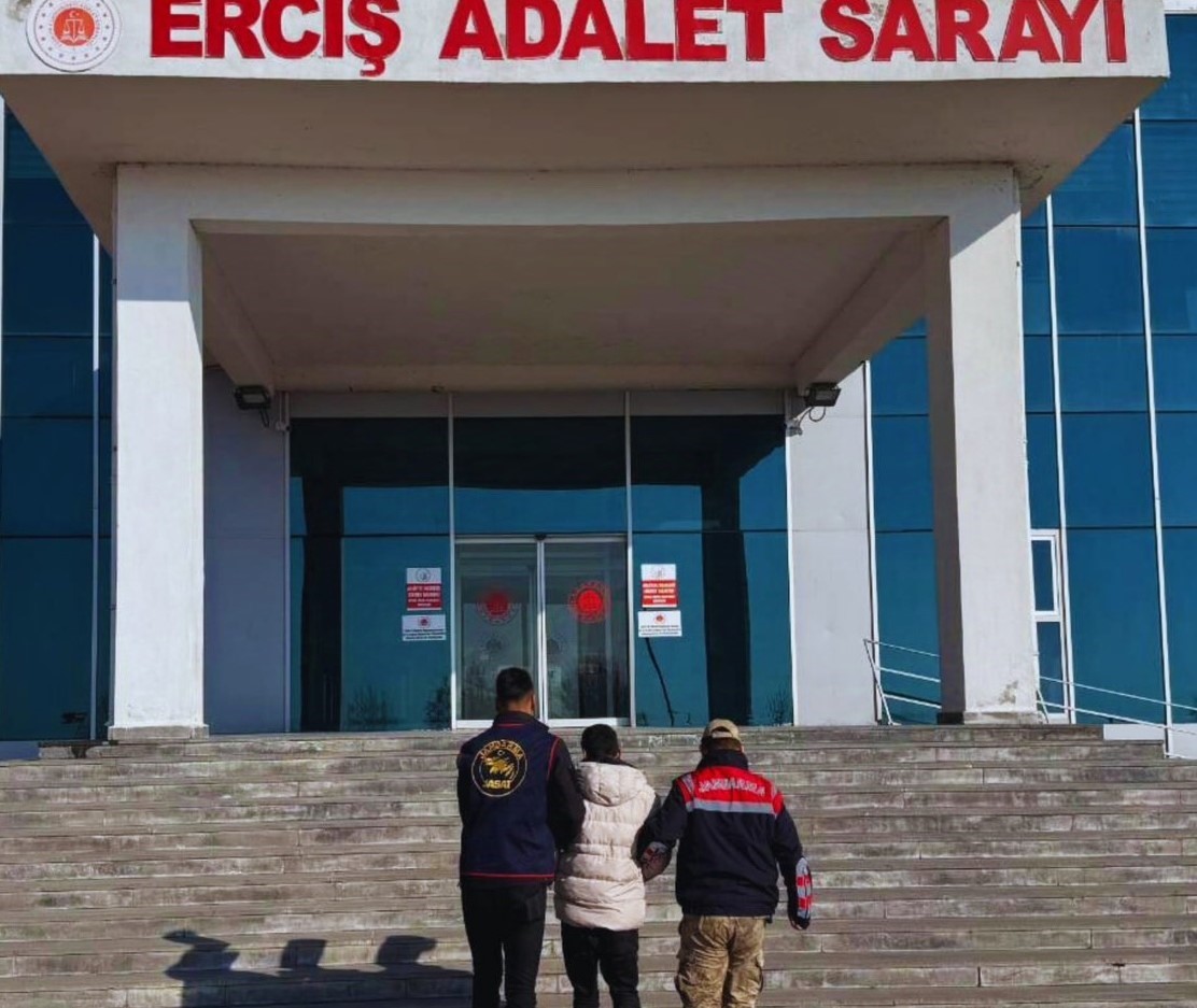 Van&rsquo;da 11 d&uuml;zensiz g&ouml;&ccedil;men ile 2 organizat&ouml;r yakalandı
