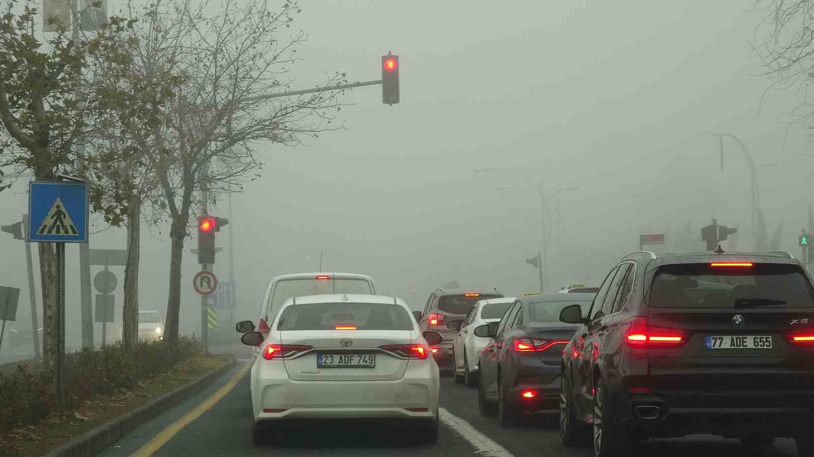 Diyarbakır&rsquo;da hava ve kara ulaşımına sis engeli
