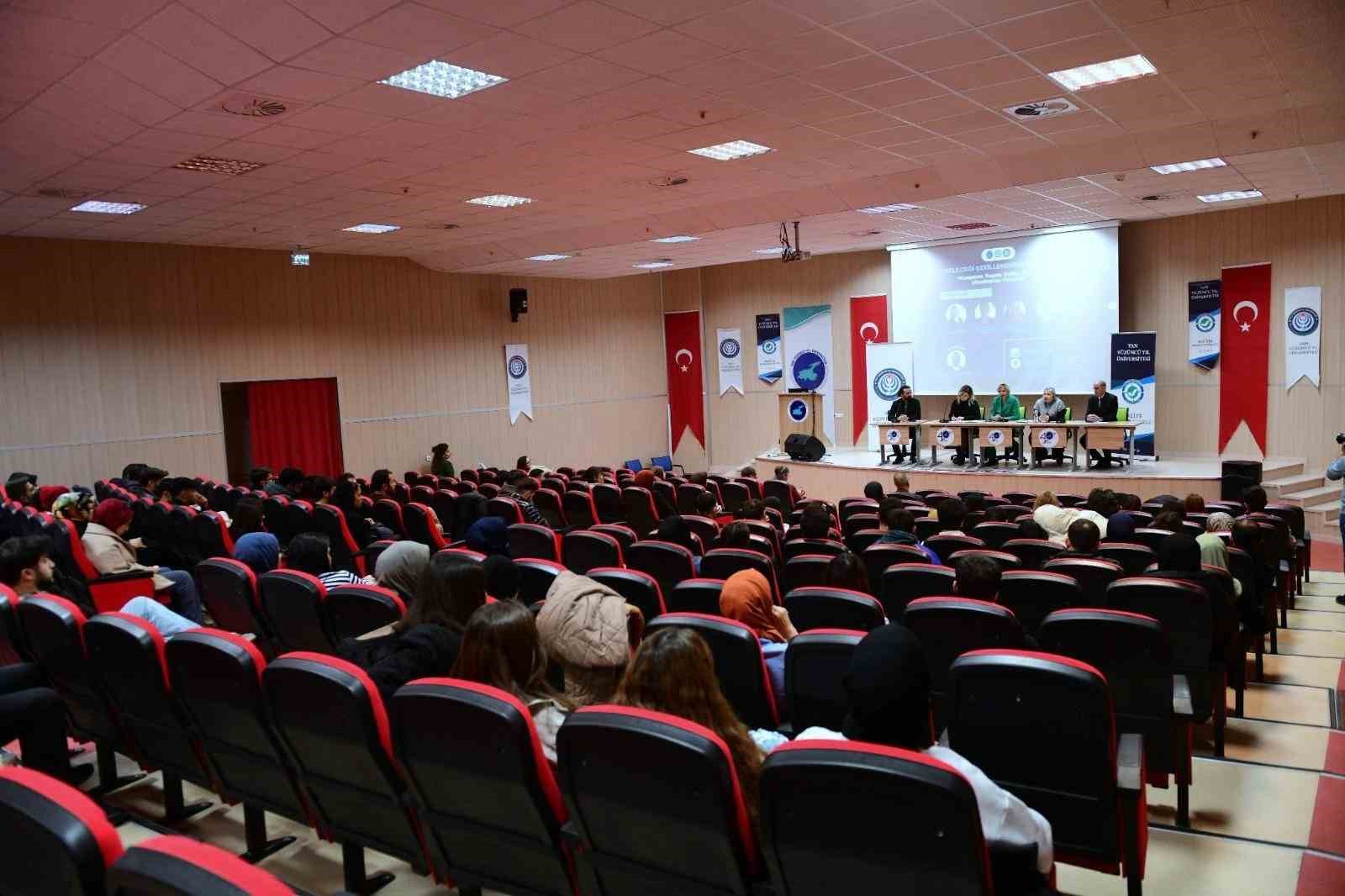 Van YY&Uuml;&rsquo;de &ldquo;Geleceği Şekillendiren Adımlar&rdquo; paneli
