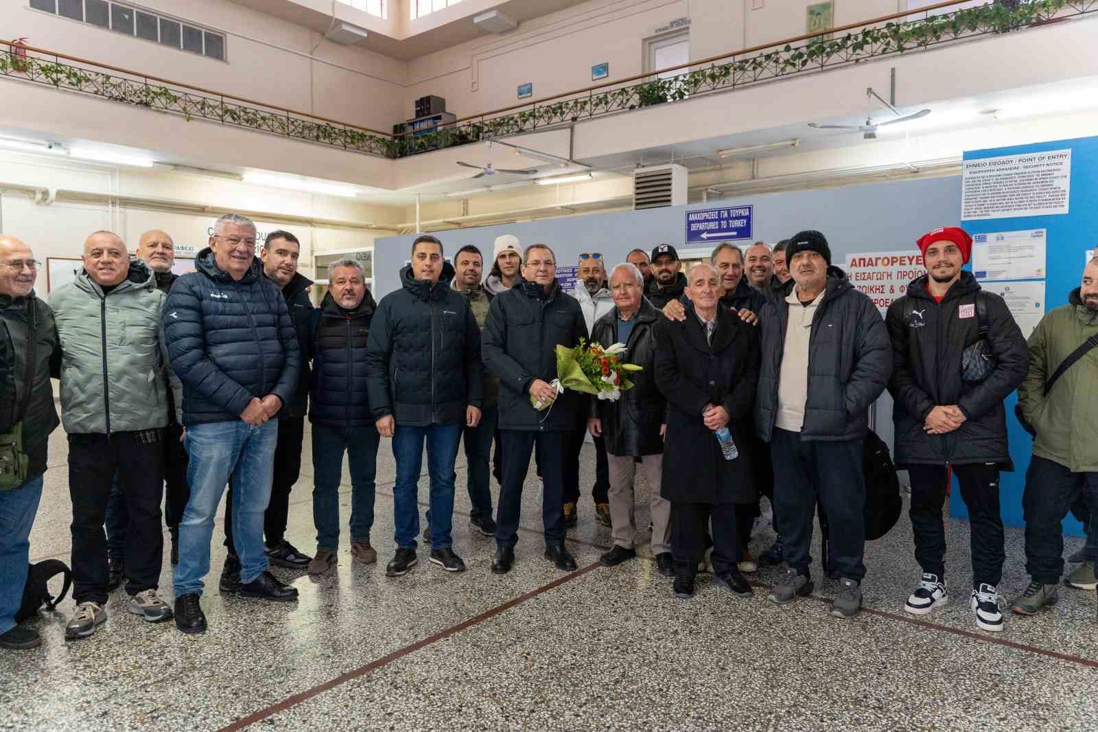 86 yıl sonra dostluk i&ccedil;in m&uuml;cadele ettiler
