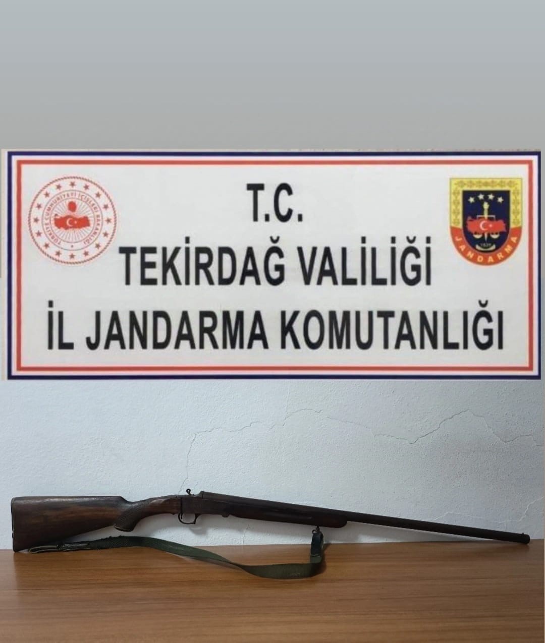 Tekirdağ&rsquo;da iki farklı operasyonda av t&uuml;feği ve faturasız &uuml;r&uuml;nler ele ge&ccedil;irildi

