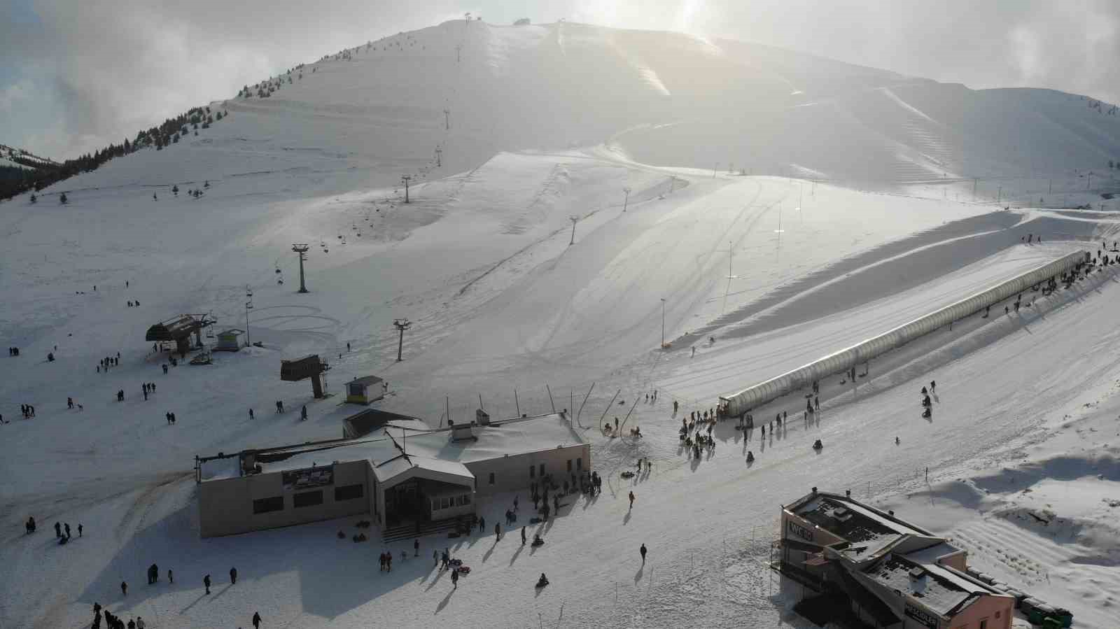 Vatandaşlar kayağa akın etti