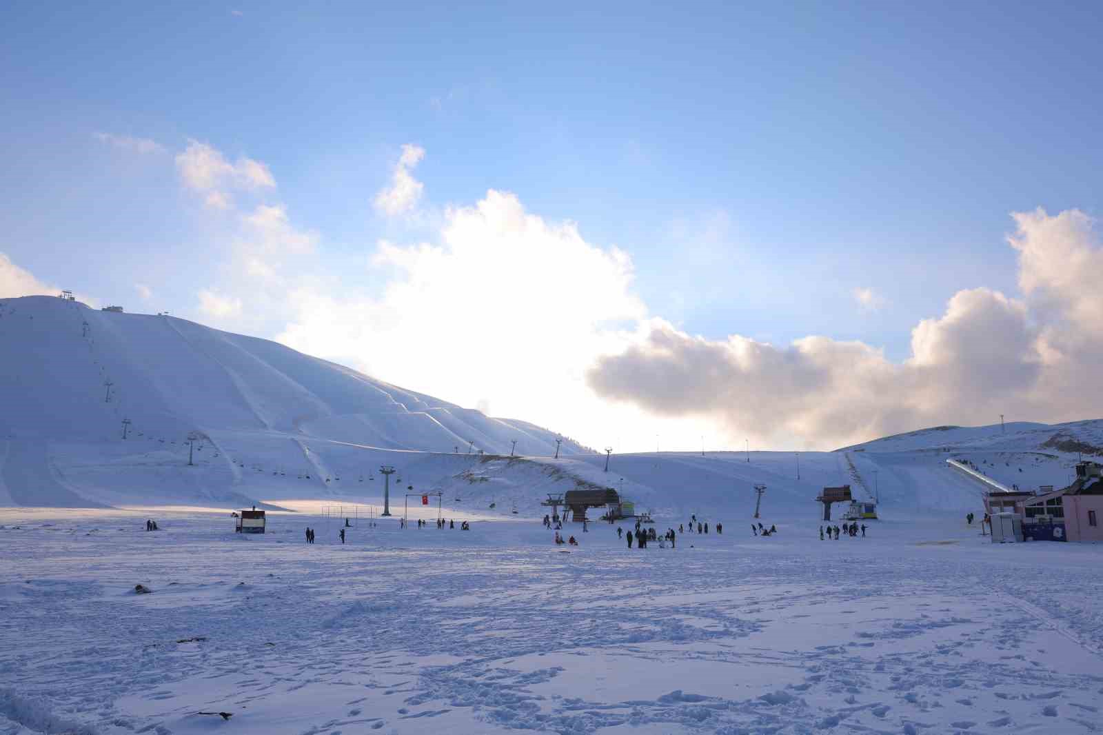 Vatandaşlar kayağa akın etti
