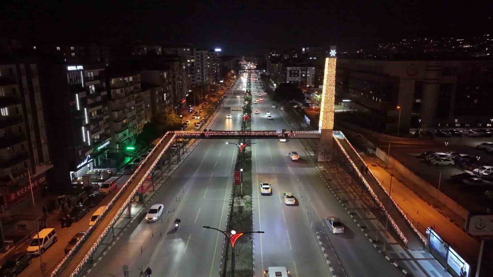 Manisa ışıl ışıl caddeleriyle yeni yıla hazır
