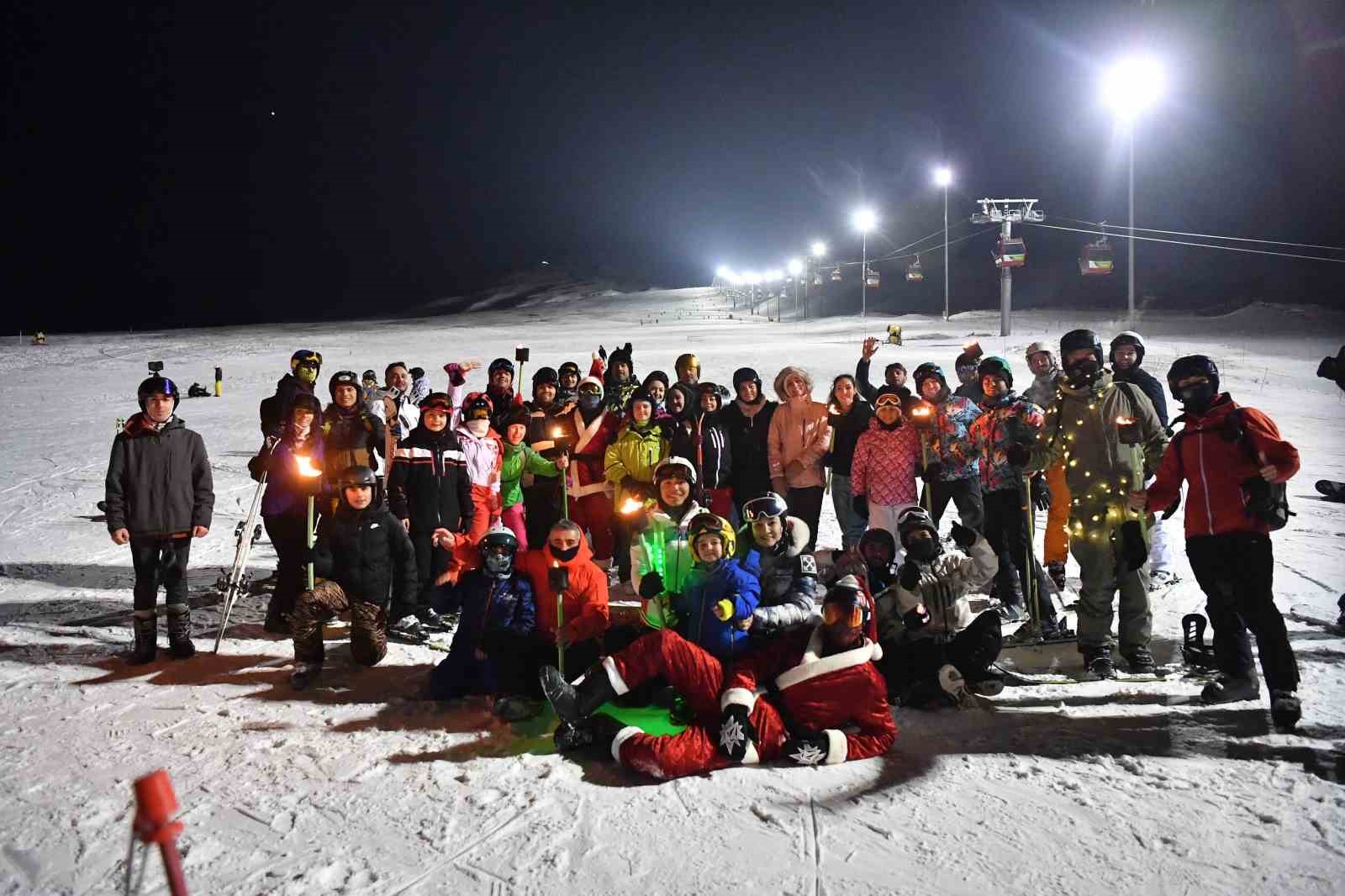 Erciyes’te gece kayağı başladı
