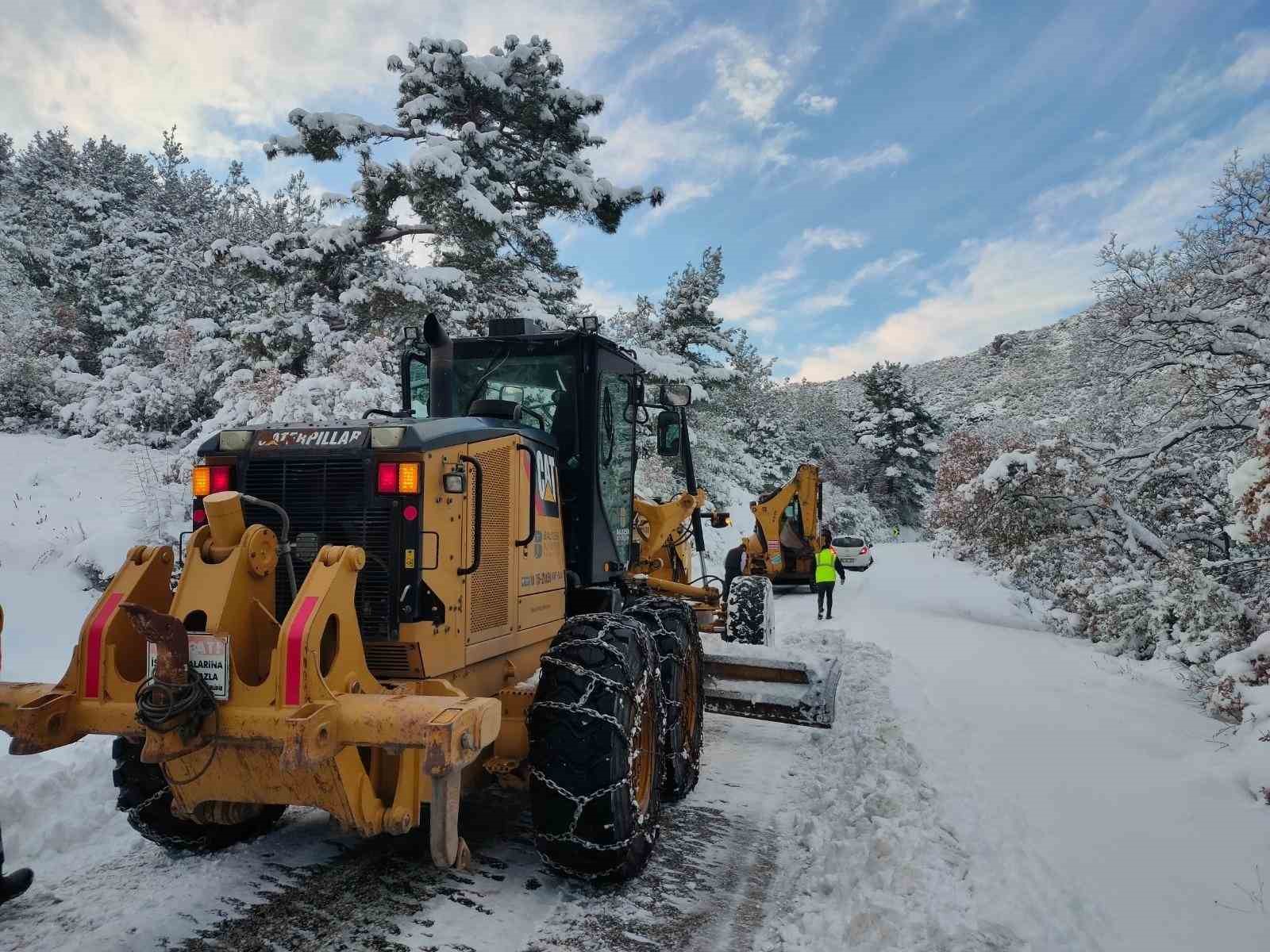 Balıkesir’de Büyükşehir’den kar mesaisi