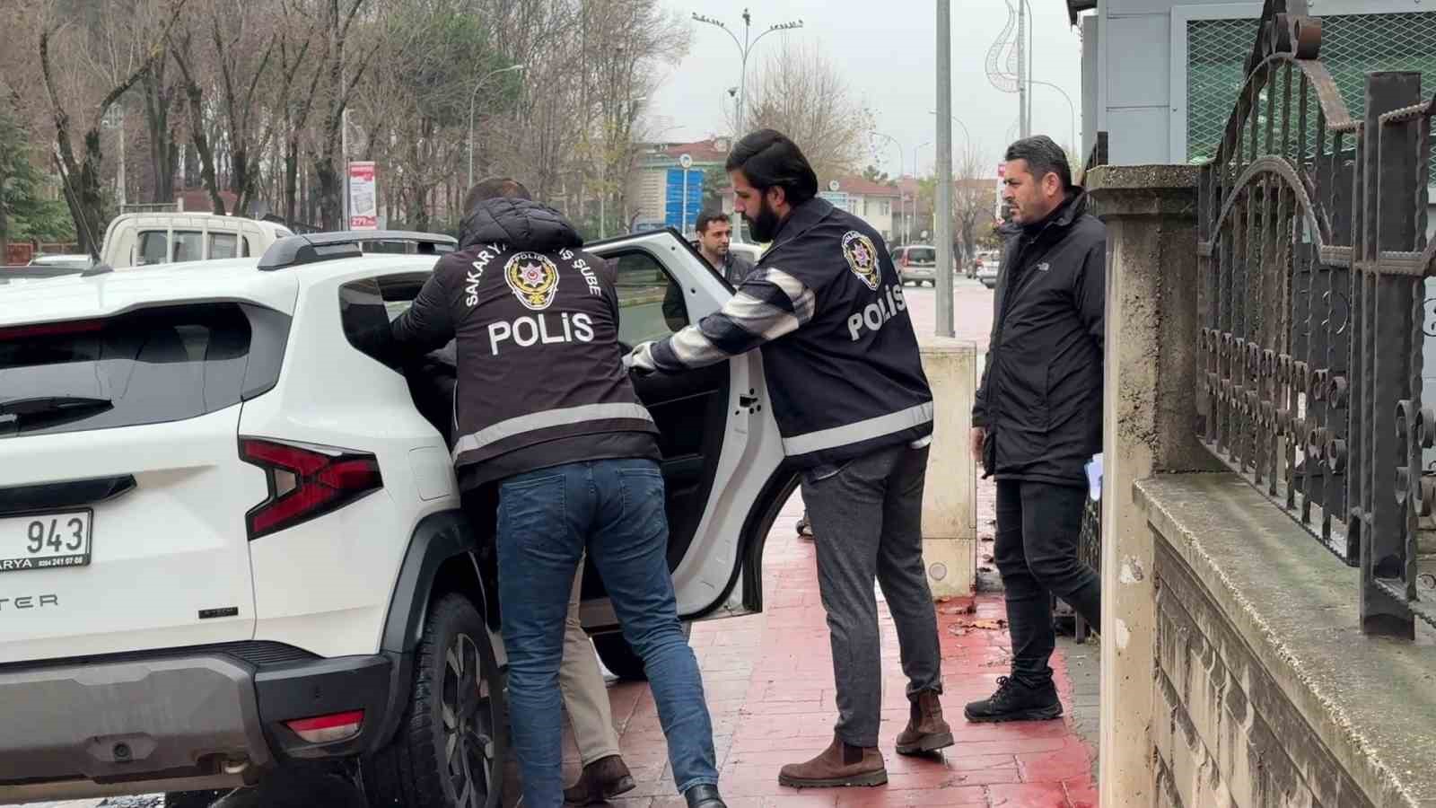 3 ay önce evlendiği eşini defalarca bıçaklayan koca tutuklandı
