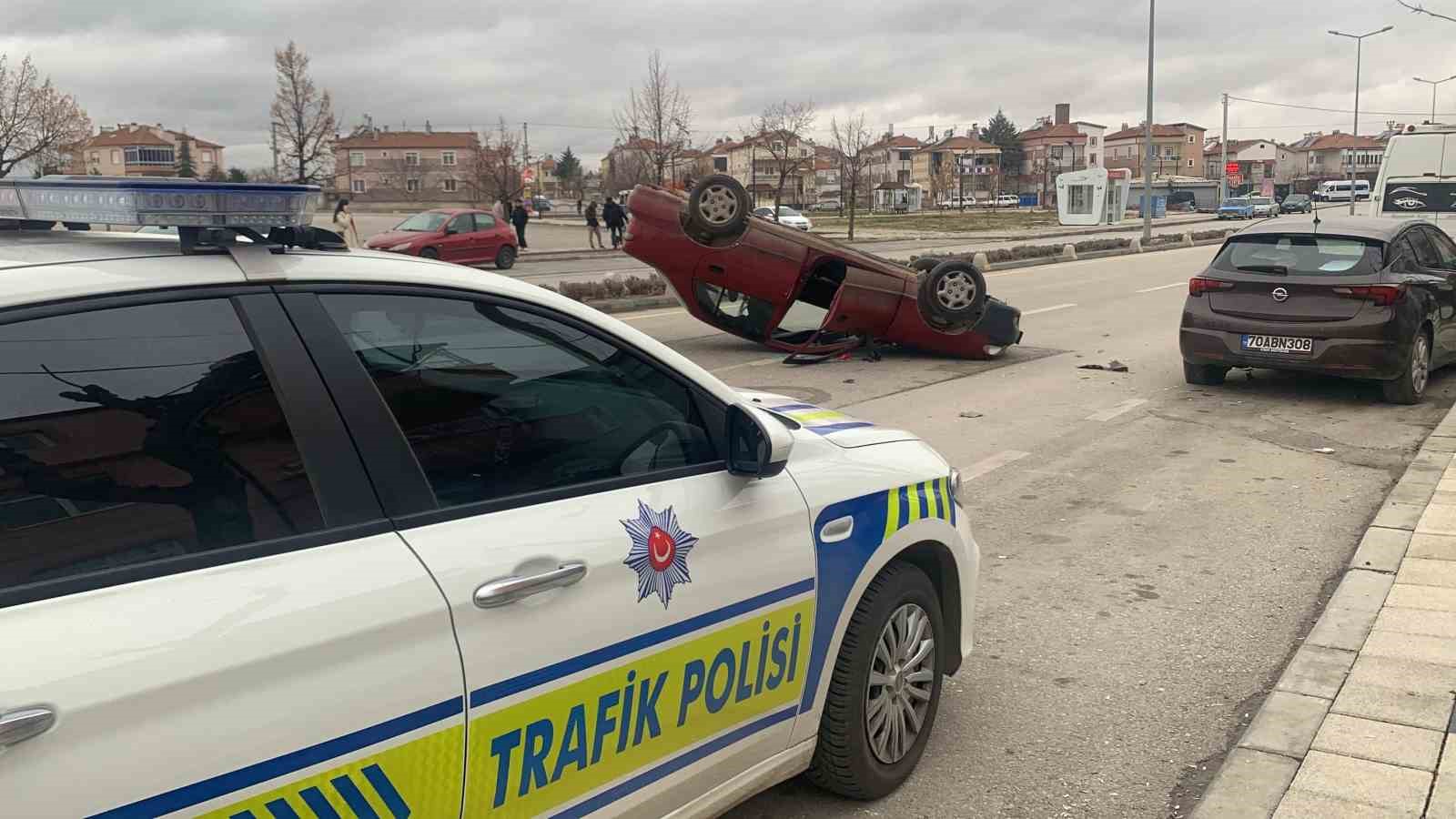 Karaman’da takla atan otomobilin sürücüsü yaralandı
