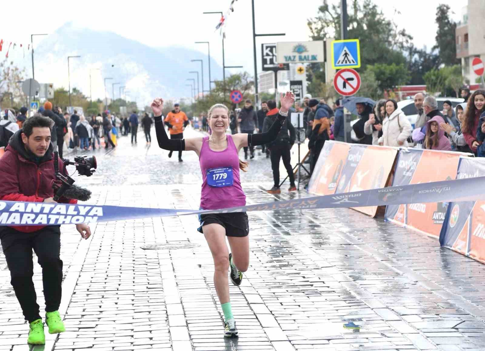 Nefes kesen maraton ödül töreni ile sona erdi
