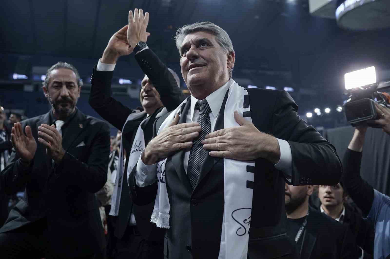 Beşiktaş’ın yeni başkanı Serdal Adalı oldu