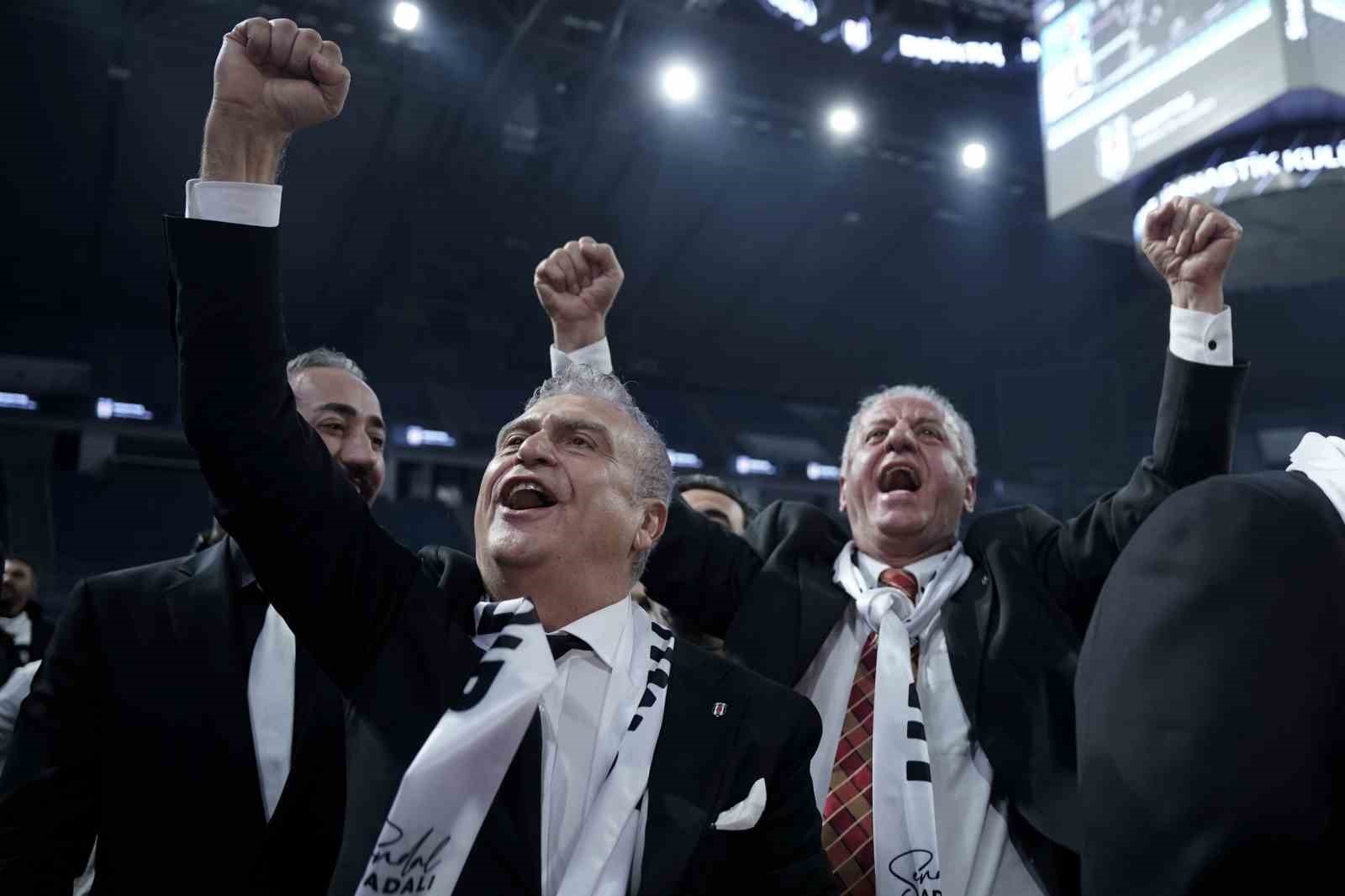 Beşiktaş’ın yeni başkanı Serdal Adalı oldu
