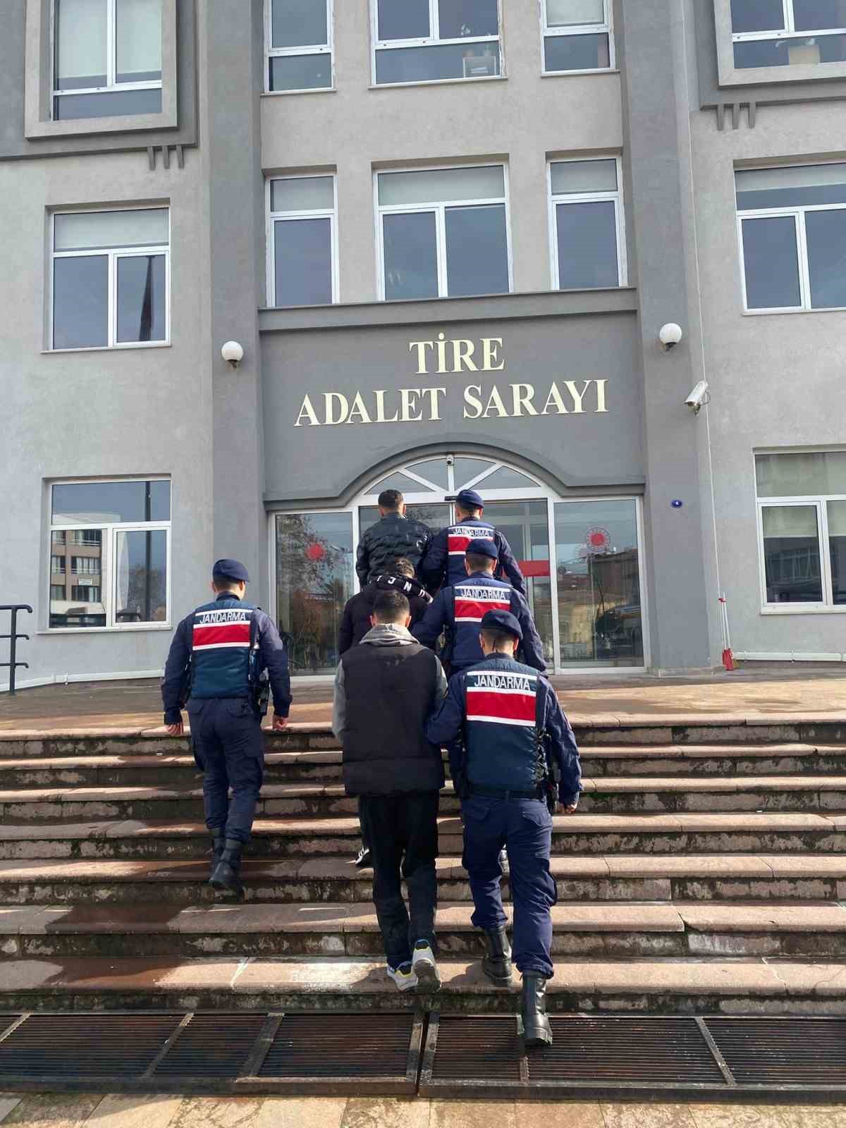 İzmir’de çuval çuval marul çalan 3 şüpheli tutuklandı
