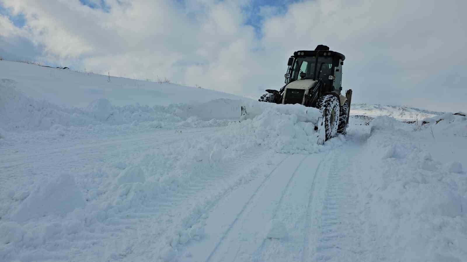 3 bin n&uuml;fuslu beldede belediye b&uuml;t&ccedil;esinin yarısı karla m&uuml;cadeleye gidiyor
