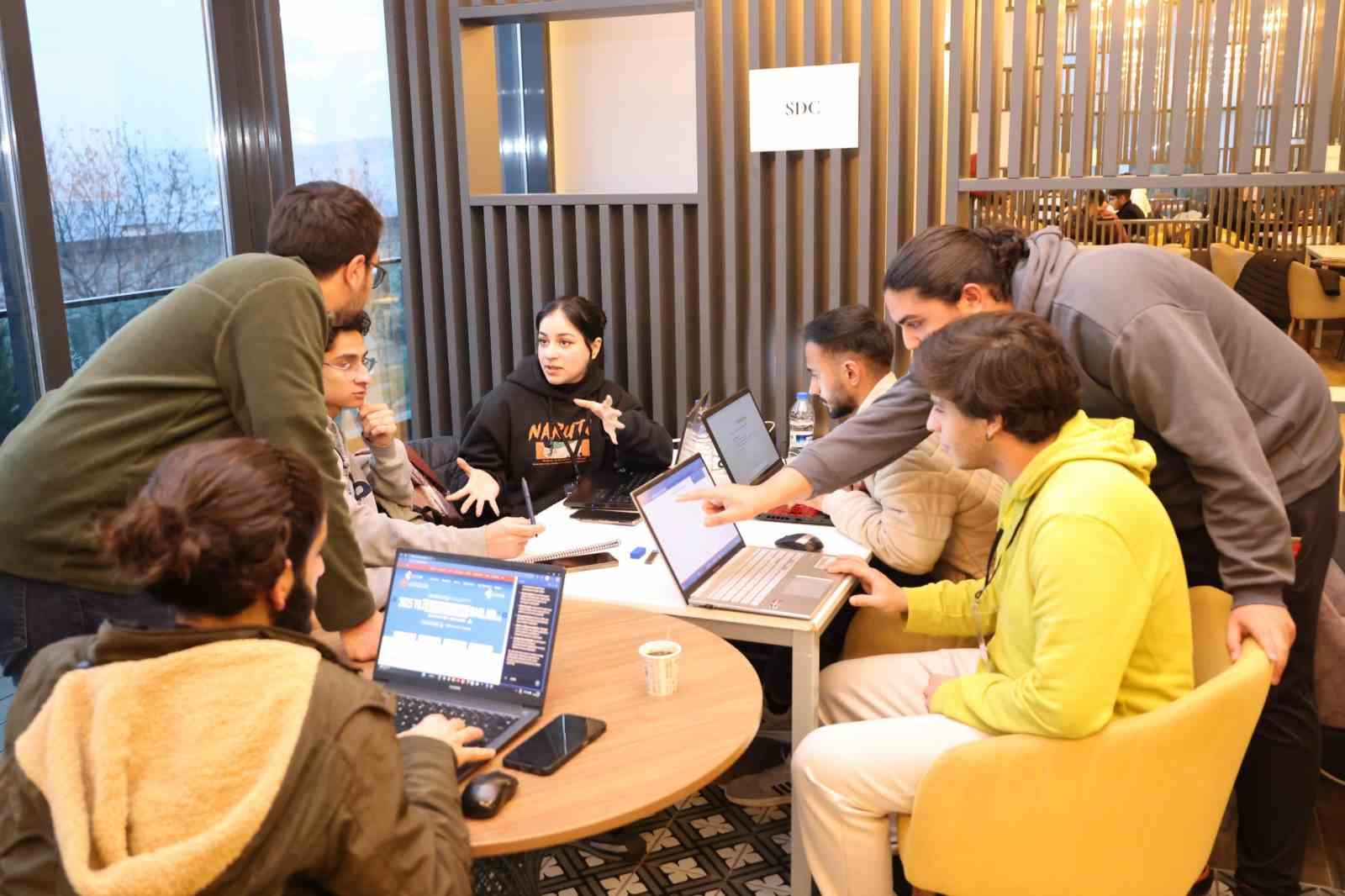 Genç yazılımcılar HKÜ Web Hackathon’da yarıştı
