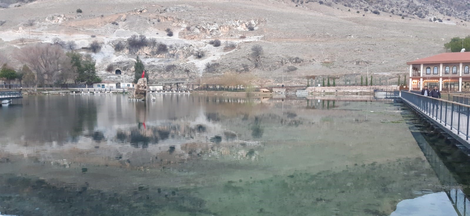 El ele verip su ka&ccedil;ağını imece usul&uuml; tamir ettiler
