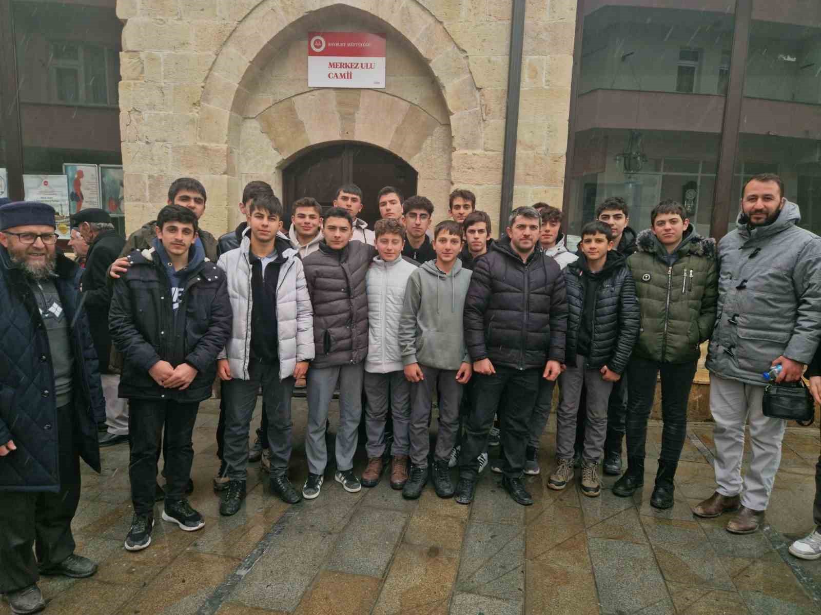 Bayburt’ta imam hatipli öğrenciler vaaz verip namaz kıldırdı