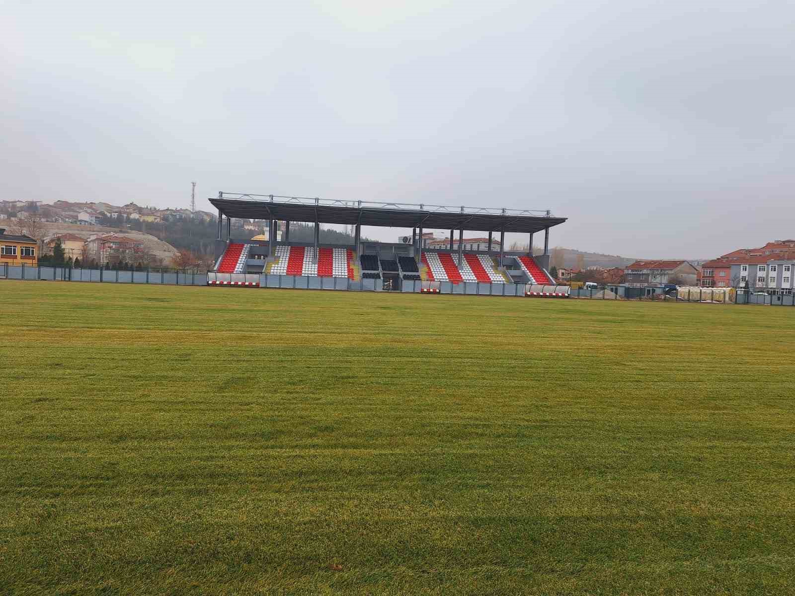 Tadilatı tamamlanan Bozüyük İlçe Stadı kapılarını açtı
